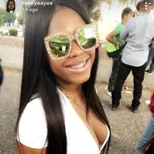 Meet your Posher, Raquel